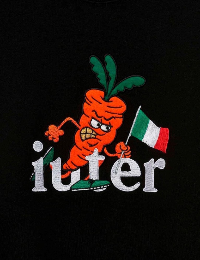 Colaborações IUTER x carrots racing crewneck black